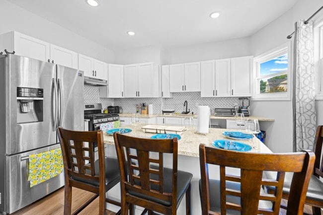 Building Photo - 87 Isabella Ave