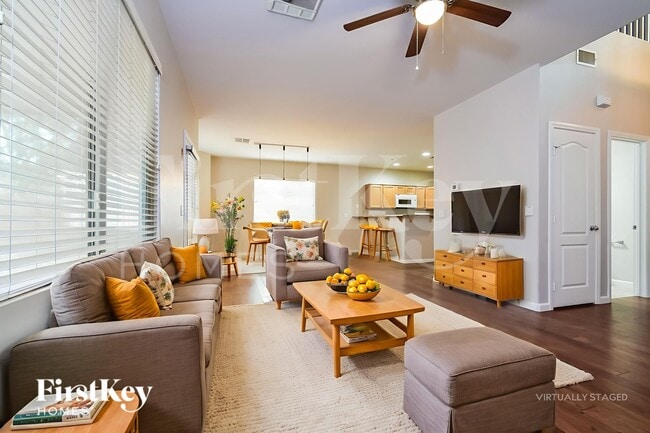 Building Photo - 10832 Avenzano St