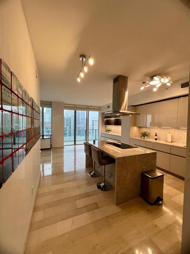 Building Photo - 1300 Brickell Bay Dr