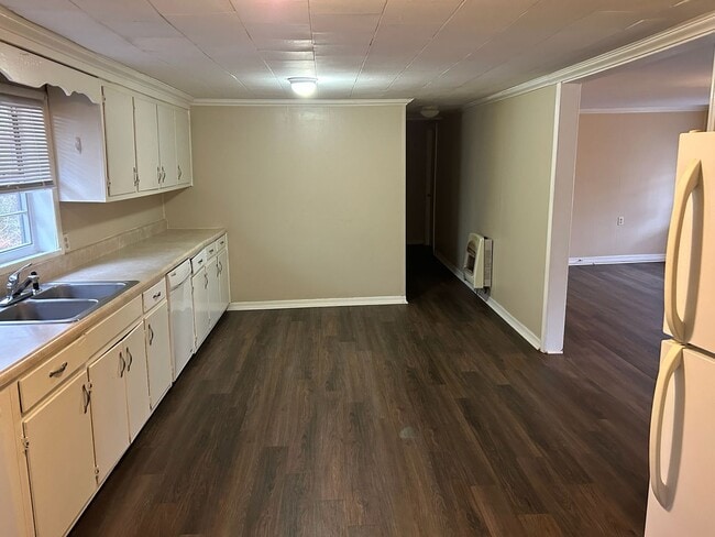 Building Photo - BELOW MARKET RENT!