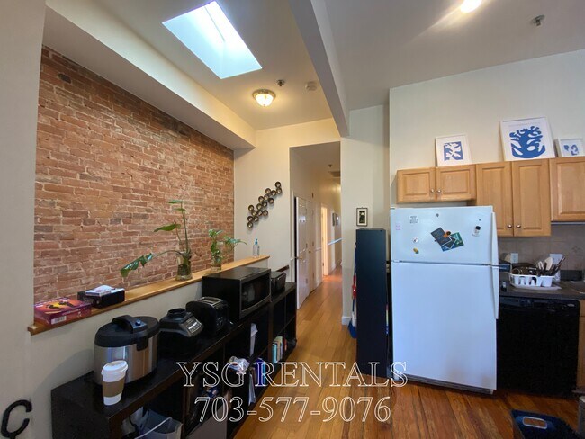 Foto del edificio - 296-302 Western Ave