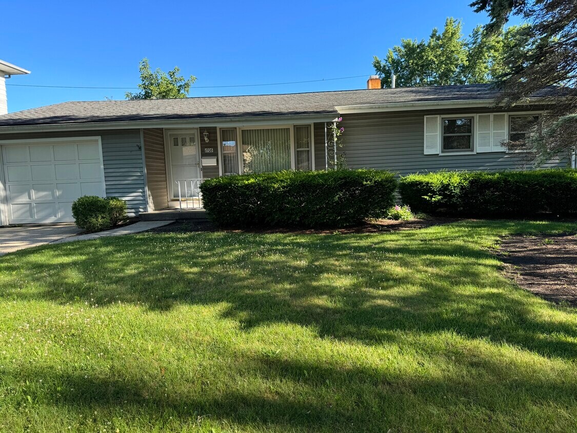 Foto principal - 1708 Evergreen St