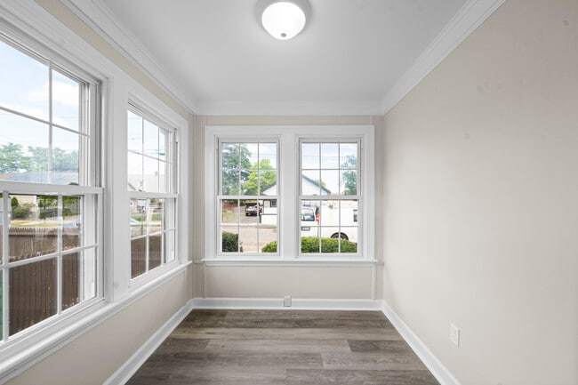 Building Photo - 70 Lambert St