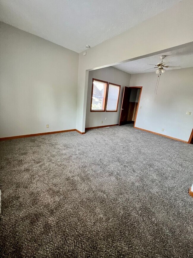 Foto del edificio - Newly Updated 3-bed 1.5-bath House in South Omaha, close to 13th St and downtown