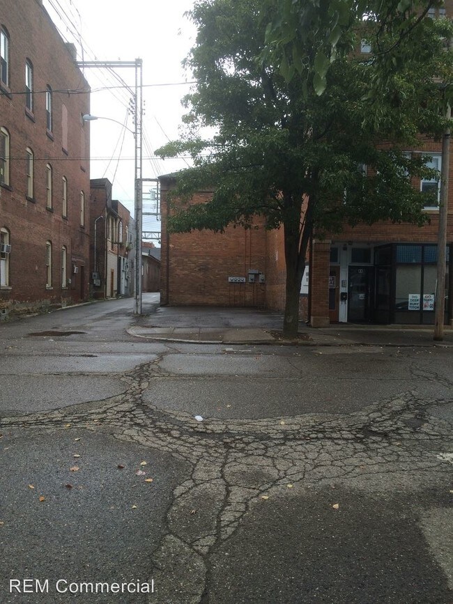 Foto del edificio - 42 Charles Ave SE