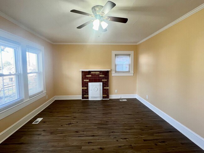Foto del edificio - Two bedroom 1 bath house in Burlington
