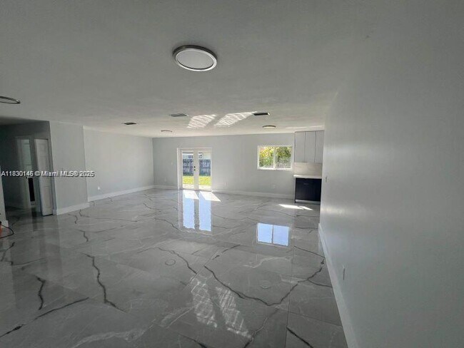 Building Photo - 3300 SW 127th Ct