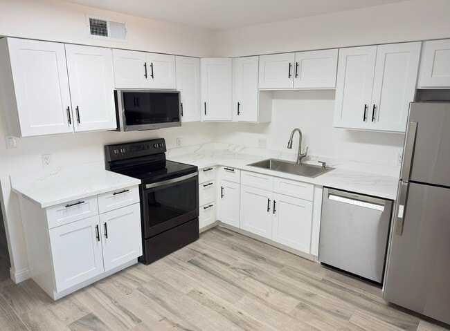 Building Photo - 5825 E University Dr