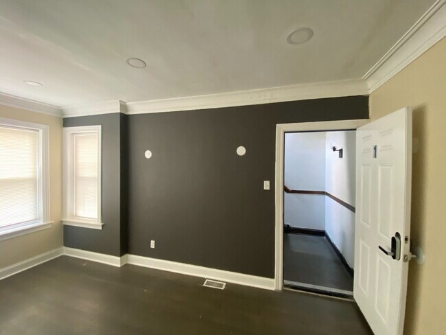 Foto del edificio - Charming 3-Bedroom Home | Updated Kitchen | Shared Laundry