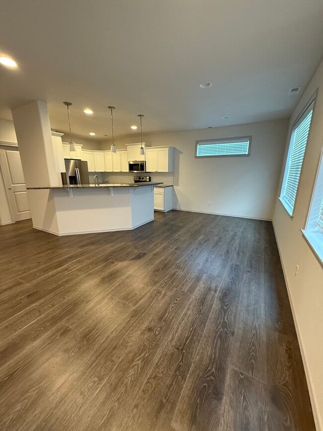 Building Photo - Stunning 3 bed/2 bath near Beaches & Dunes