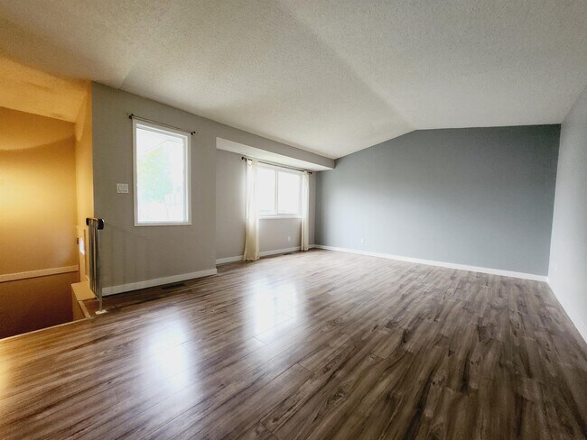 Building Photo - 405 Willow Ct NW