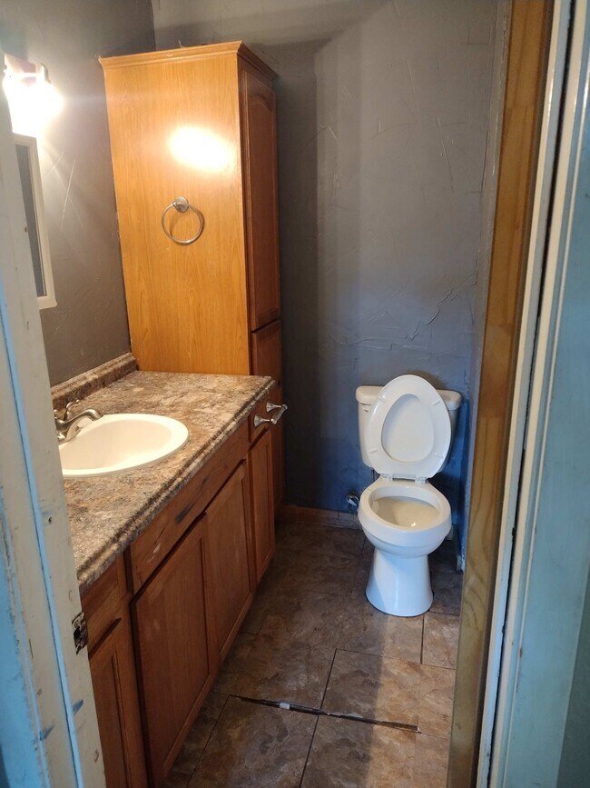 Foto del edificio - 1210 Cedar Dr