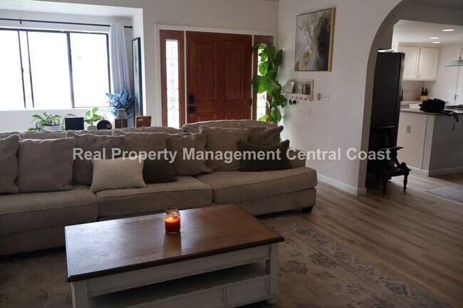 Foto del edificio - AVAILABLE MAY - 3 Bedroom, 2 Bath Paso Rob...