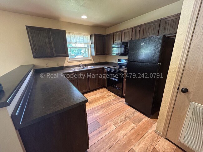 Foto del edificio - MOVE IN SPECIAL! JUST PAY MOVE IN FEES! 2 ...