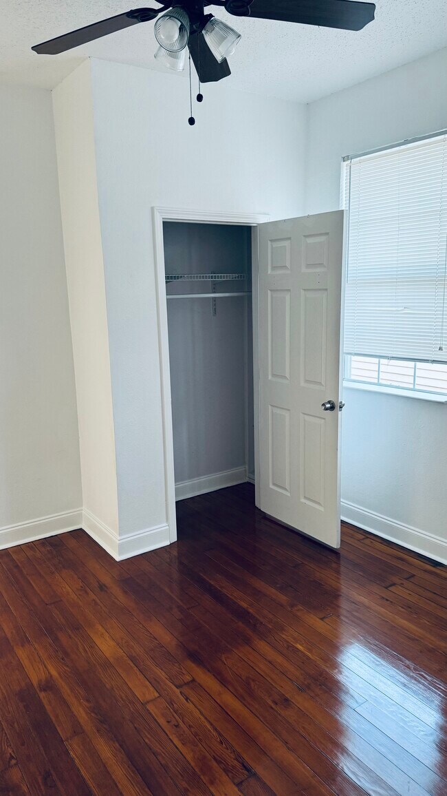 Armario - 4420 General Pershing St