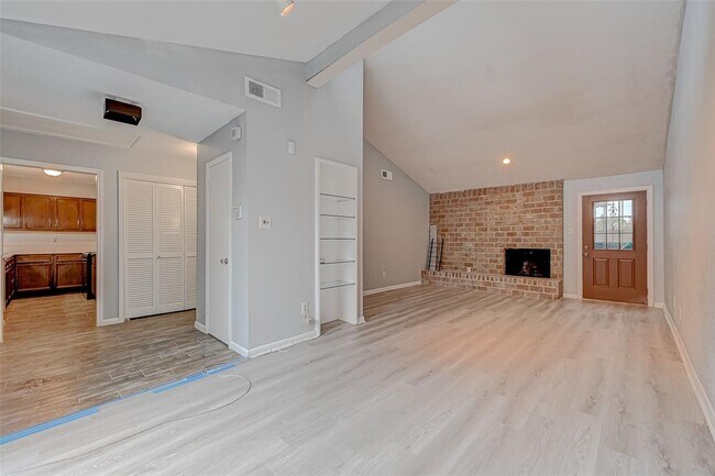 Building Photo - 10710 Sandpiper Dr