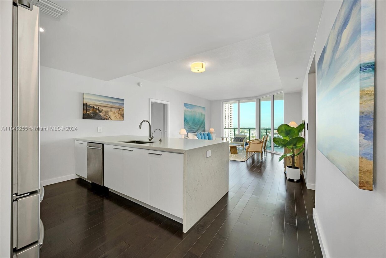 Foto principal - 1900 N Bayshore Dr