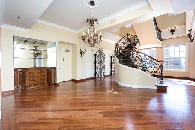 Foto del edificio - Top Penthouse at the historic El Cortez wi...