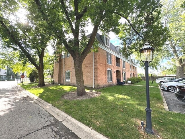 Building Photo - 1447 Shermer Rd
