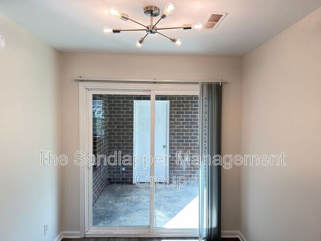 Foto del edificio - 186 Dorchester Manor Blvd