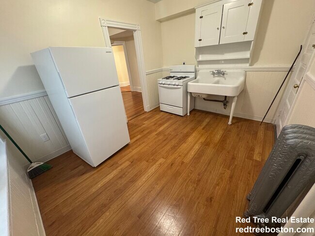 Building Photo - 885 Massachusetts Ave