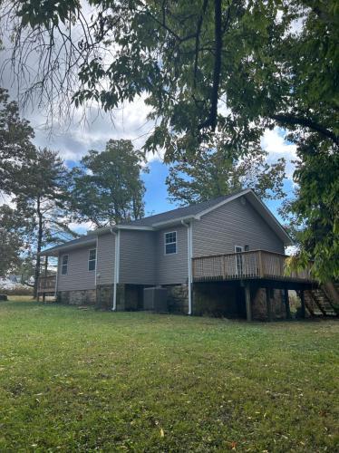 Foto del edificio - Charming 3-Bedroom Home with Fireplace on ...