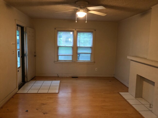 Building Photo - 410 N Lorraine