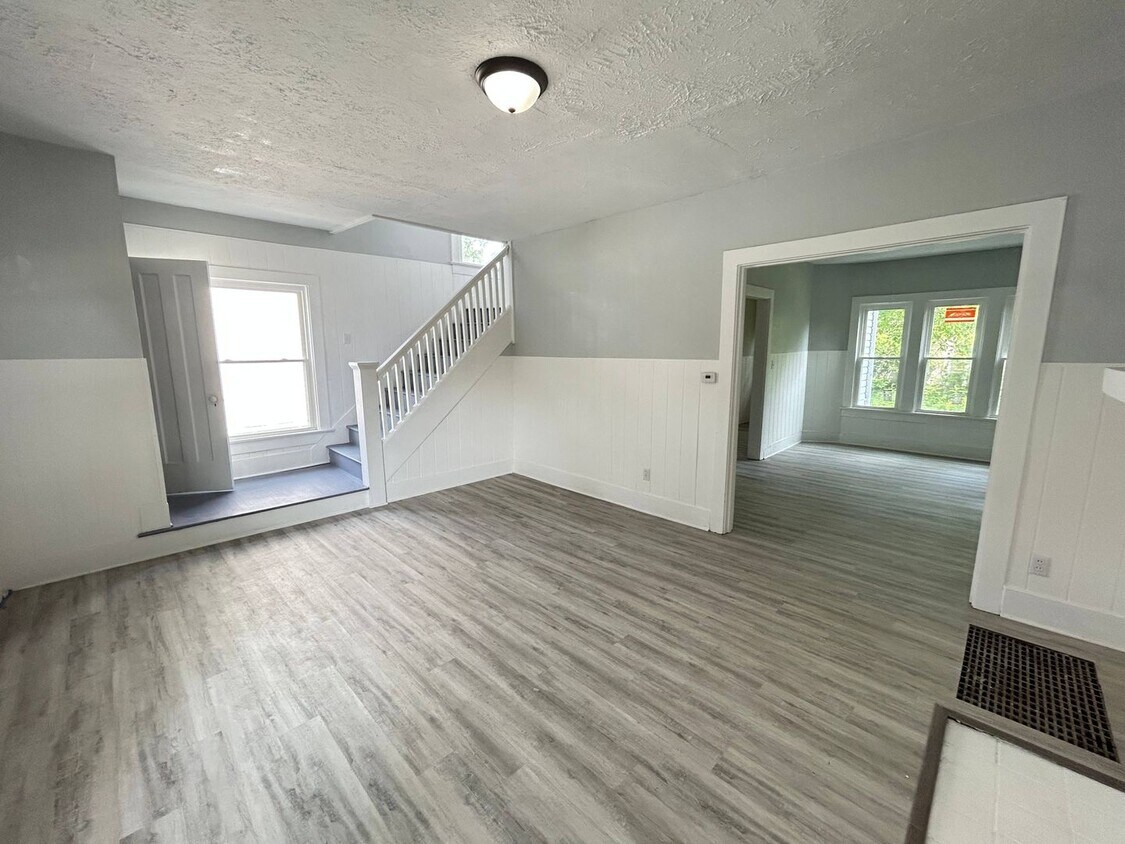 Foto principal - 949-951 Ferndale Ave