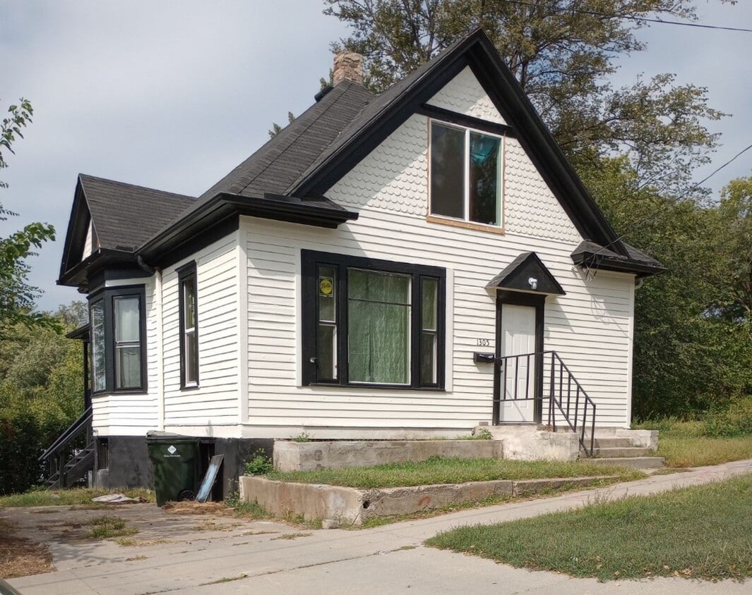 130507 McDonald RENT/RENTT0OWN House Rental in Sioux City, IA