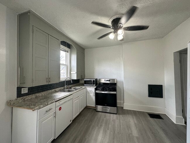 Cocina - 2037 Floral Ave