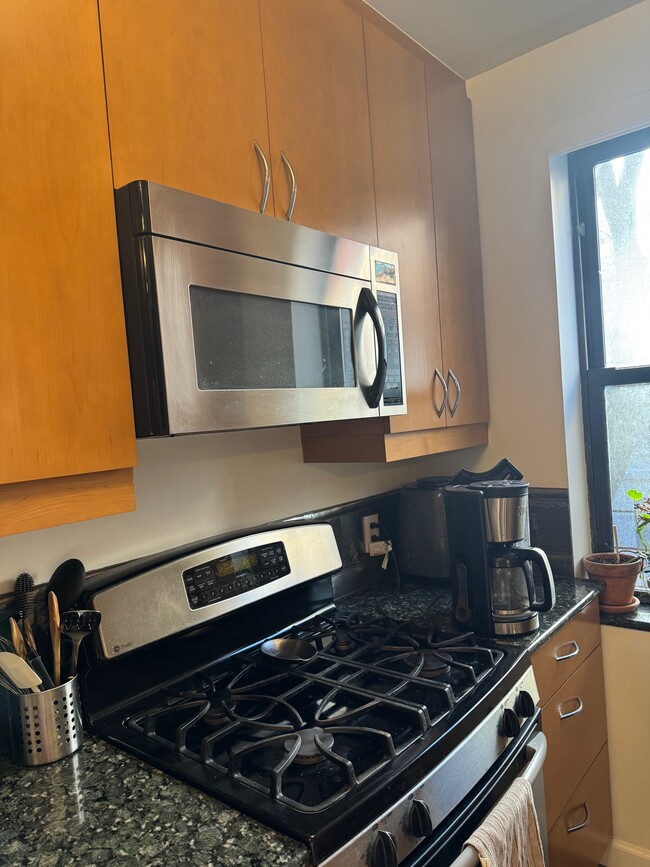 microwave - 160 W 85th St