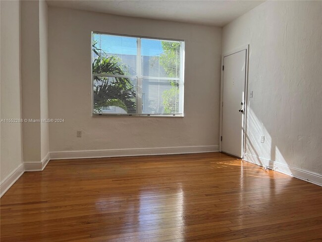 Building Photo - 726 Meridian Avenue Unit 4