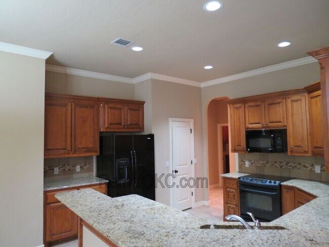 Building Photo - Rock Creek 3/2 Great home Great schools