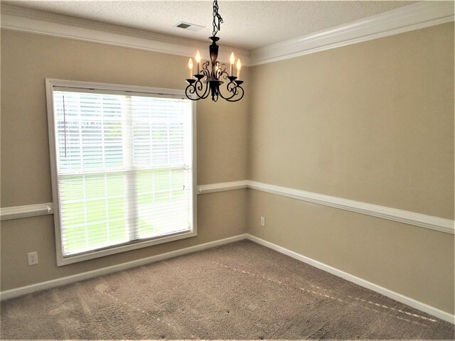 Foto del edificio - 525 Millbrook Village Drive