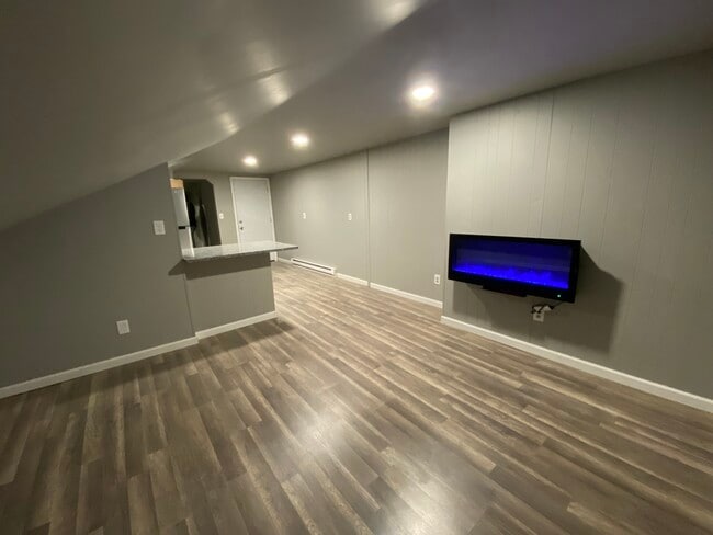 Building Photo - 4 Saratoga Ave Building Photo - 4 Saratoga Ave