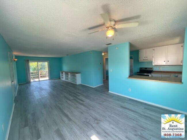 Building Photo - 3BR/1BA island duplex, close to all.