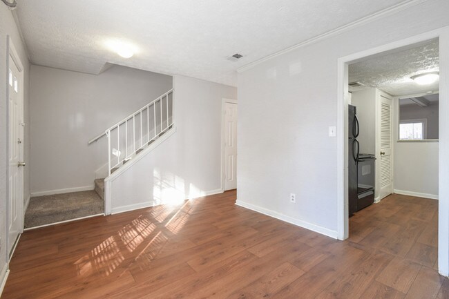 Building Photo - 6440 Woodstone Way