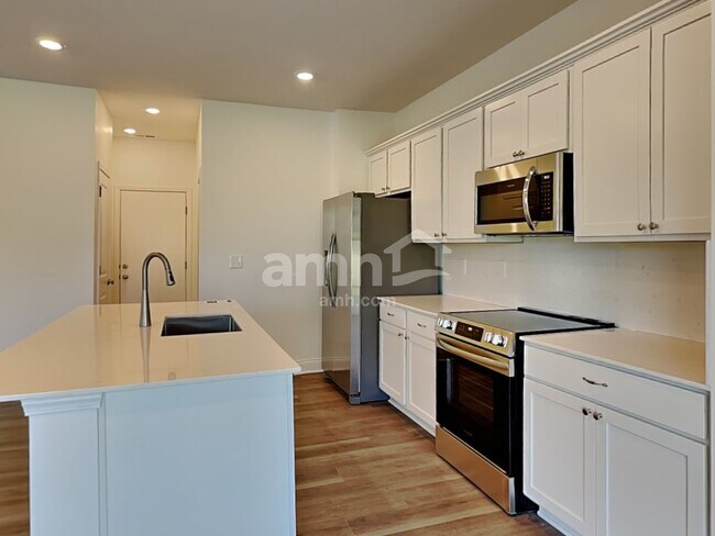 Building Photo - 1373 Pk Pl S