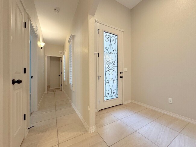 Building Photo - West El Paso 4 bed refrig A/C Home in Enchanted Ridge!