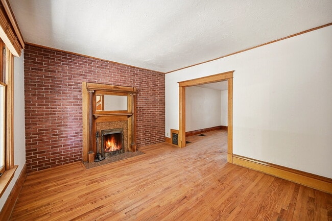 Building Photo - $2,895.95, 3 Beds - 2 Bath, Single Family Home in Denver with Washer and Dryer!
