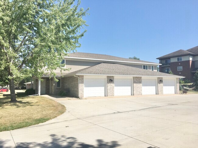 Foto del edificio - 261-267 Meadowside Dr