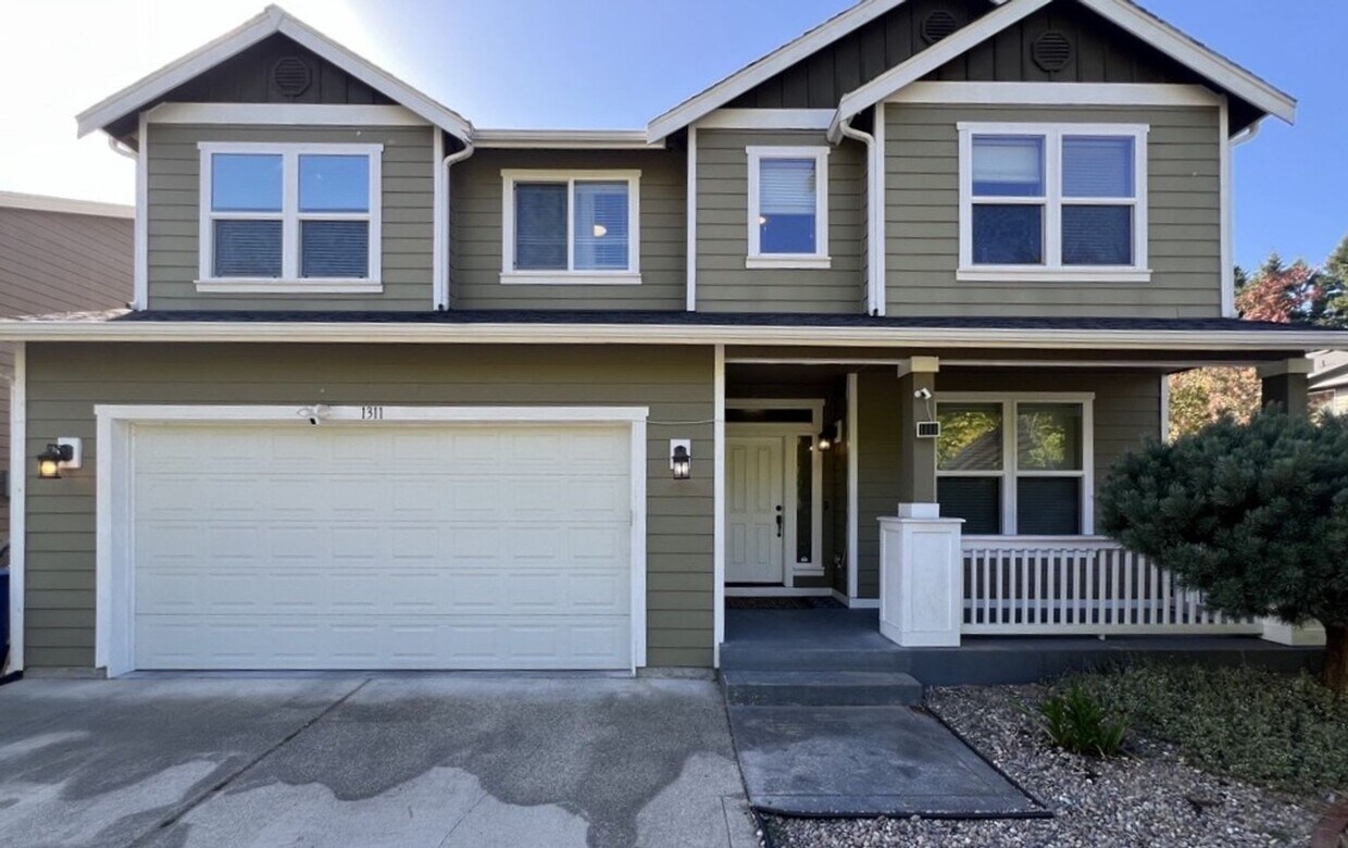 Primary Photo - Spacious 5bed/2.5bath W/Bonus Room