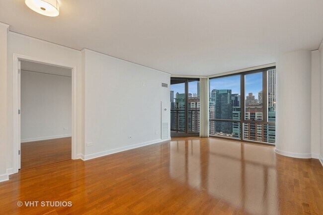Building Photo - 450 E Waterside Dr