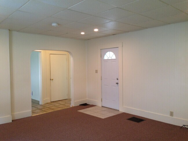 Building Photo - 302 W Union St