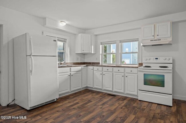 Building Photo - 217 W Atlantic Blvd