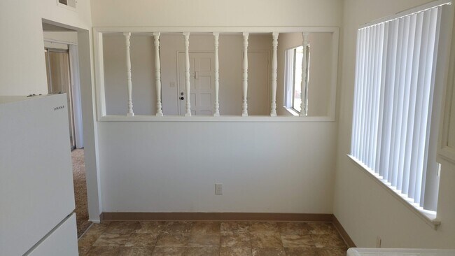 Foto del edificio - 2813-2819 N. West Ave 4-Plex - 611