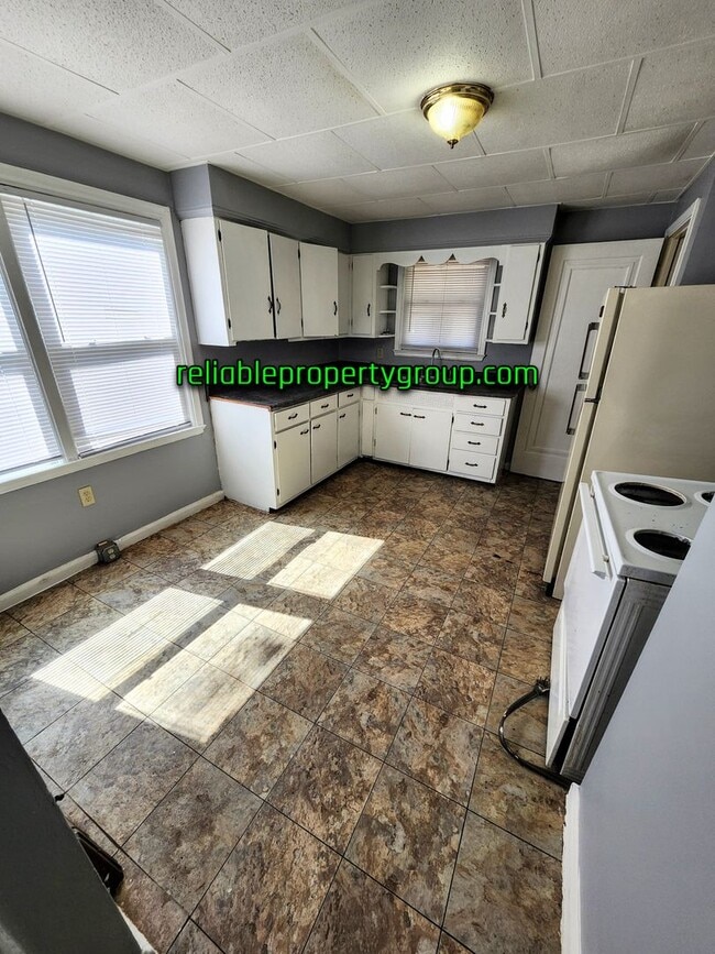 Building Photo - New Listing - Fort Wayne