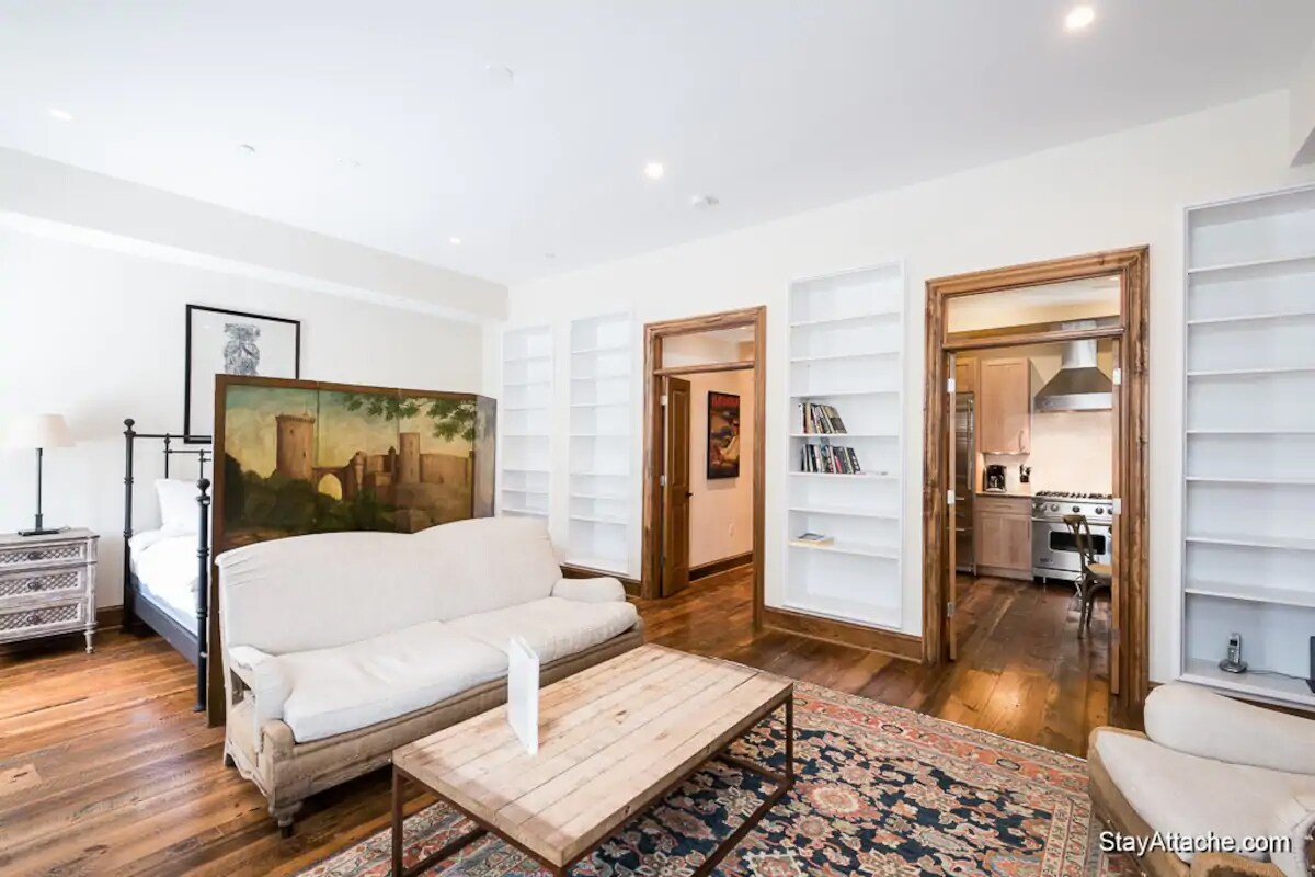 Studio in the heart of DuPont Circle - 1737 Connecticut Ave NW
