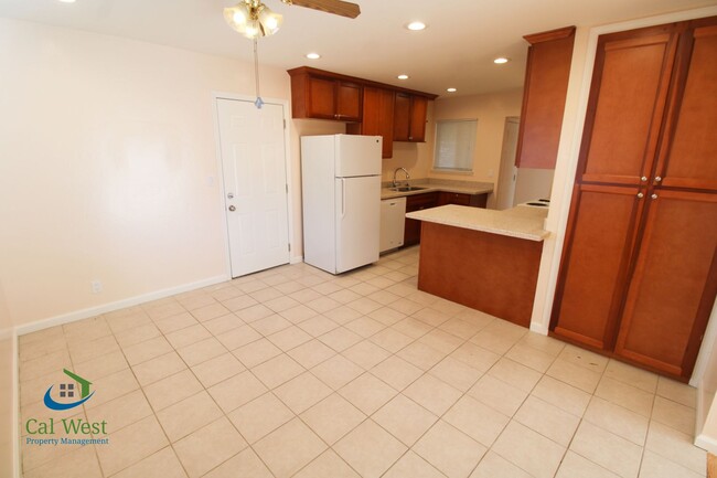 Foto del edificio - $4395 - Beautiful Sunnyvale 3 Bedroom Home...