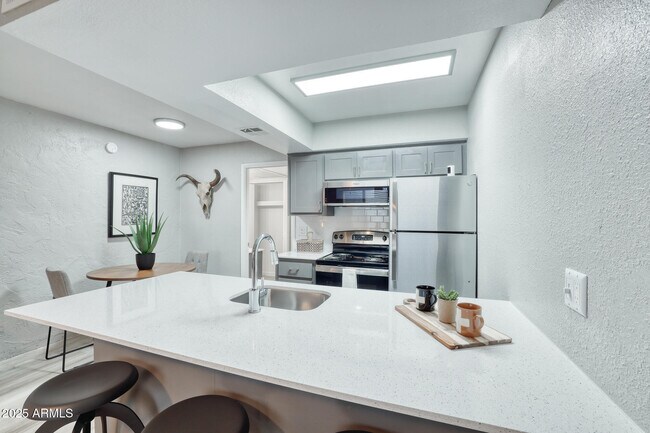 Foto del edificio - 815 E Bethany Home Rd